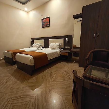 Super Townhouse Kankarbagh Formerly Kunwar Alcajars Patna  Exterior foto