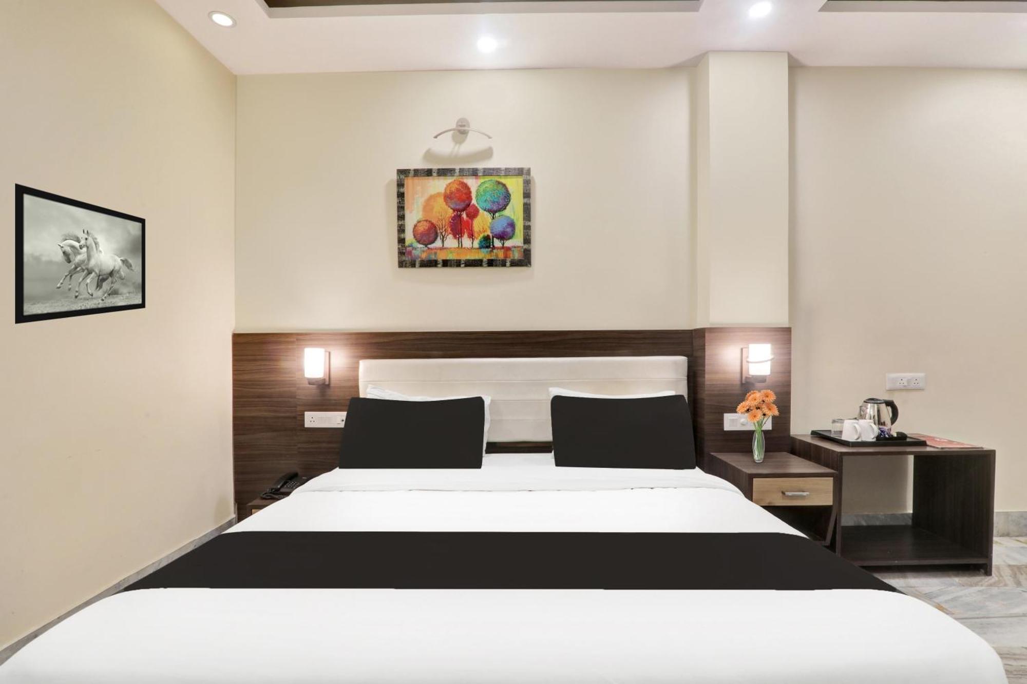 Super Townhouse Kankarbagh Formerly Kunwar Alcajars Patna  Exterior foto