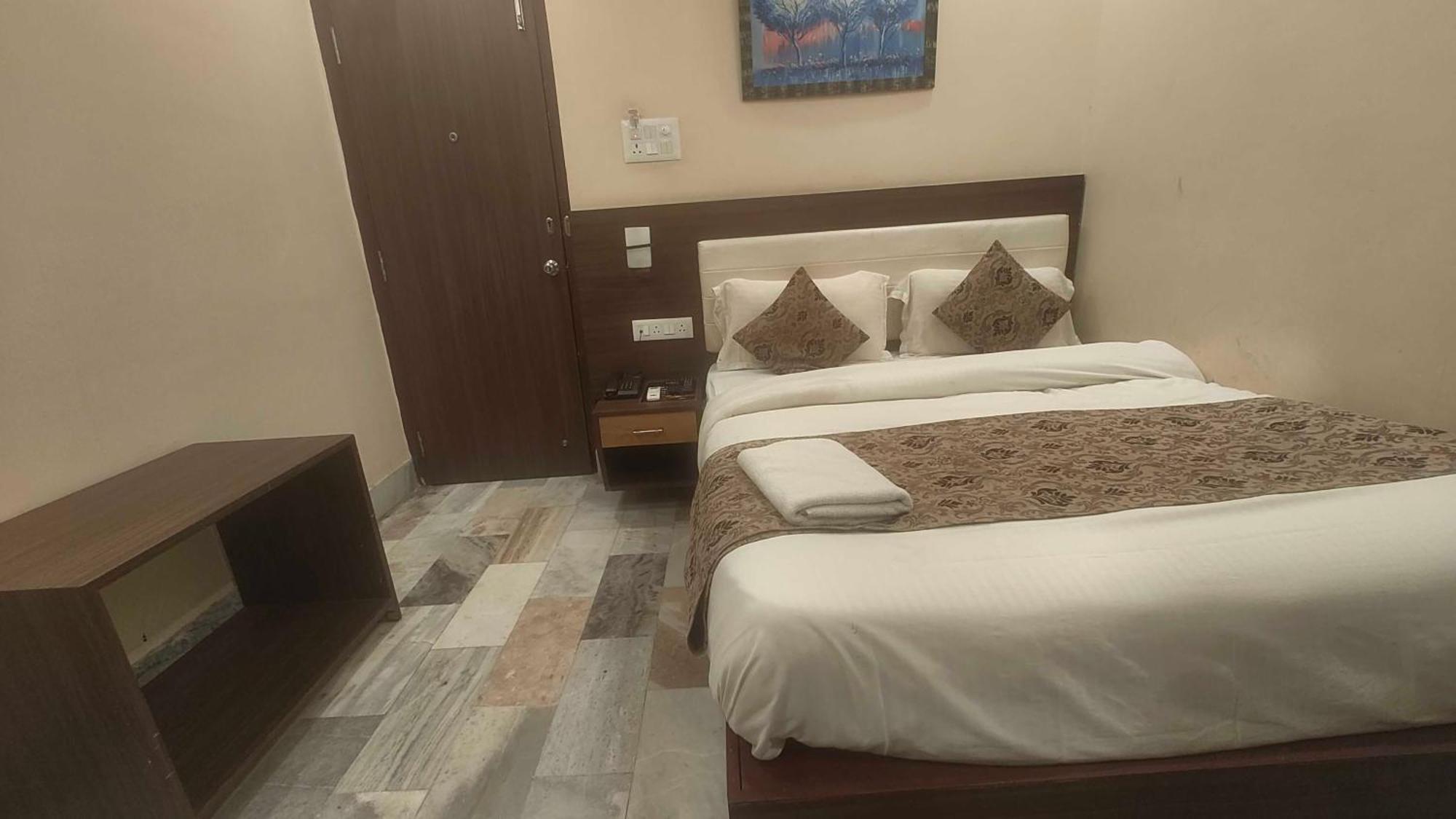 Super Townhouse Kankarbagh Formerly Kunwar Alcajars Patna  Exterior foto