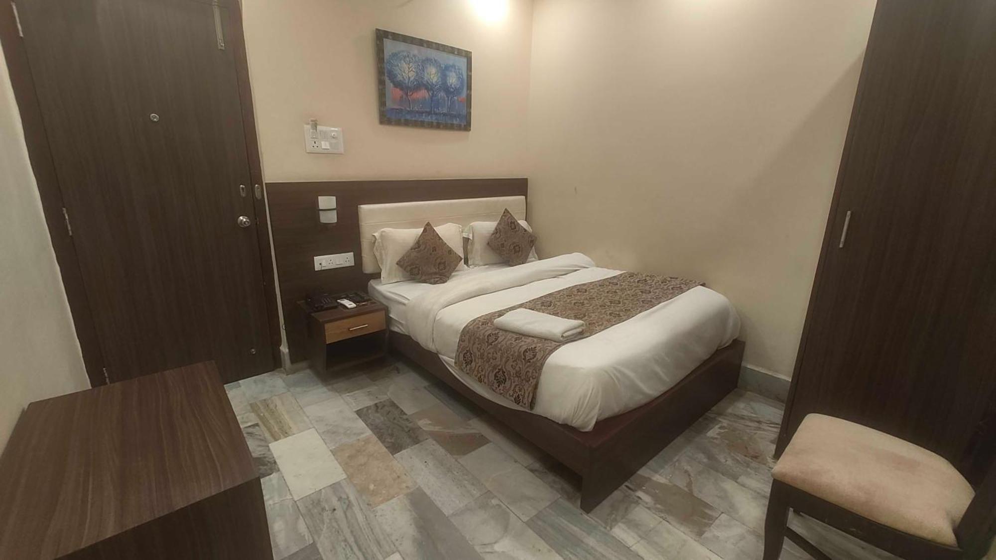 Super Townhouse Kankarbagh Formerly Kunwar Alcajars Patna  Exterior foto