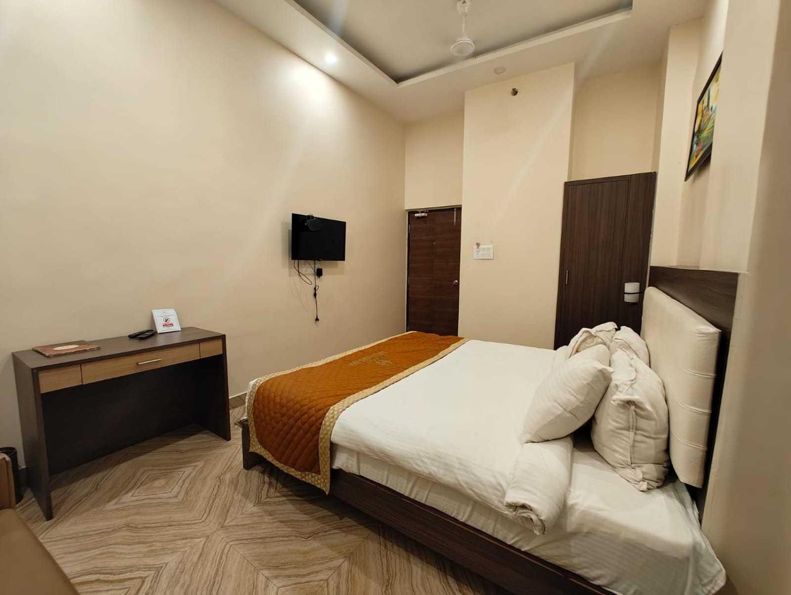 Super Townhouse Kankarbagh Formerly Kunwar Alcajars Patna  Exterior foto